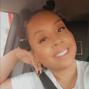 Meet your Posher, Whitney